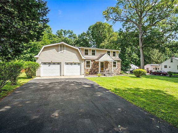 4th image of 1376 Hanes Rd