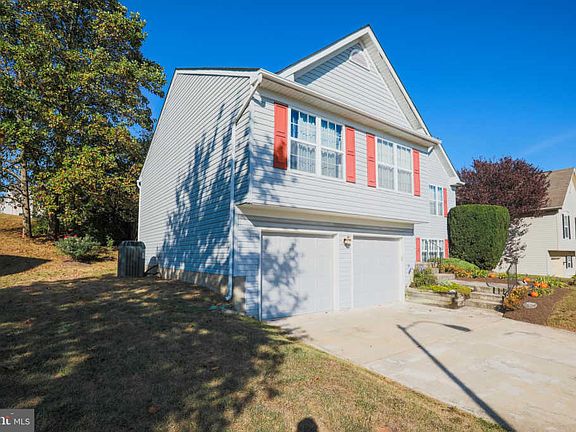 2nd image of 9811 Hickoryhurst Dr