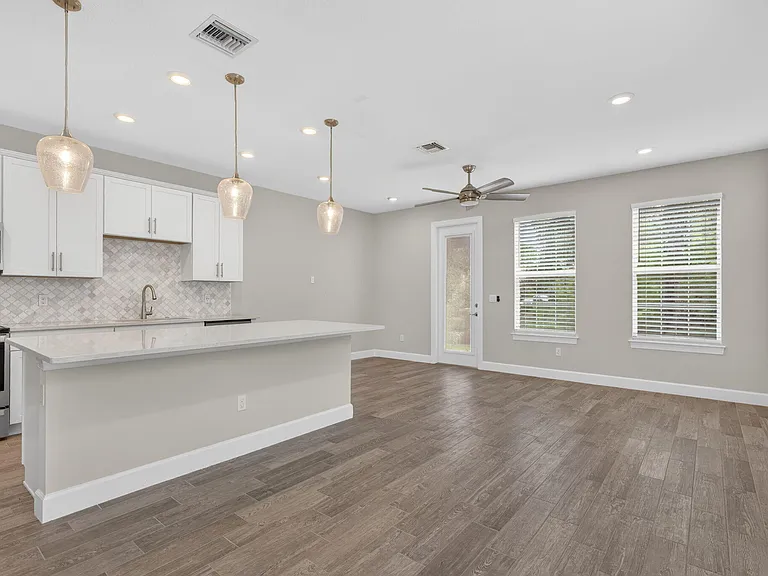 1887 SE Ocean Cove Way — Photo 8