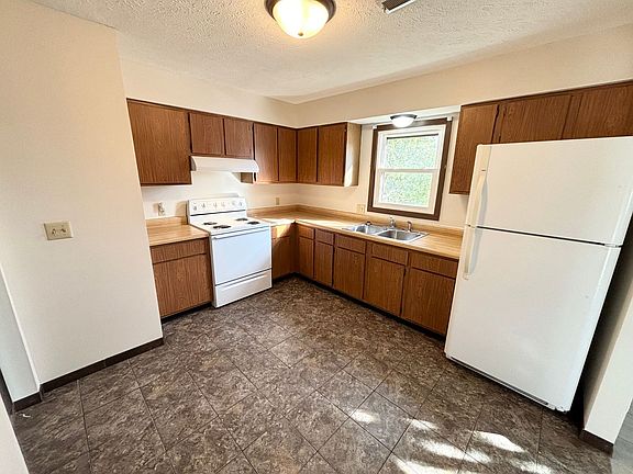 3rd image of 112 W Raab Rd APT C