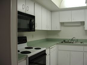 4th image of 1225 Saint Andrews Cir