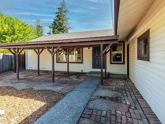 2nd image of 564 Lacrosse Court N