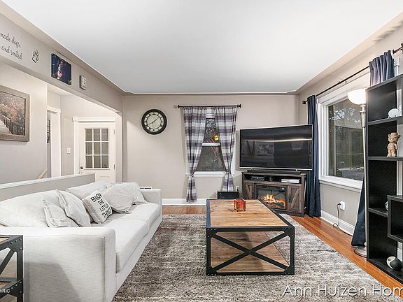4th image of 4625 Blaine Ave SE