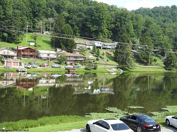 3rd image of 1610 Lake Floyd Cir