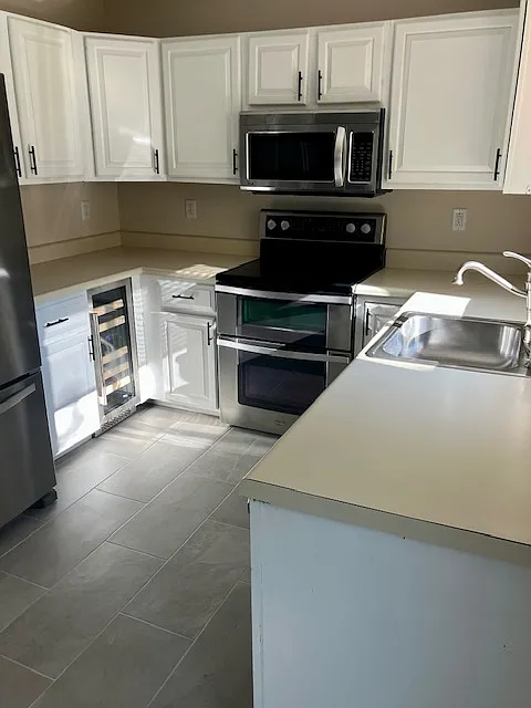 3 bed, 3.5 bath, 2232 sqft, $3,200 — Photo 3