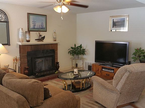 5th image of 18 E Greenbrae Dr