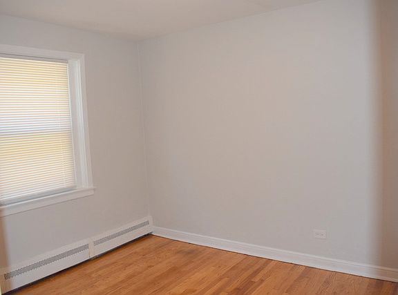 4th image of 2520 W Touhy Ave APT 1E