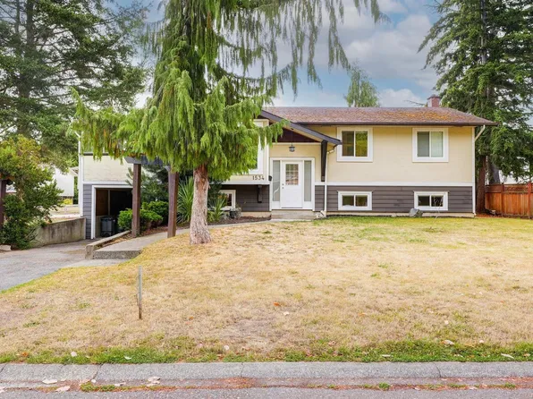 1534 Edgemont Rd, Saanich, BC V8N 4P9