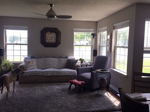 Lots of lake view windows!