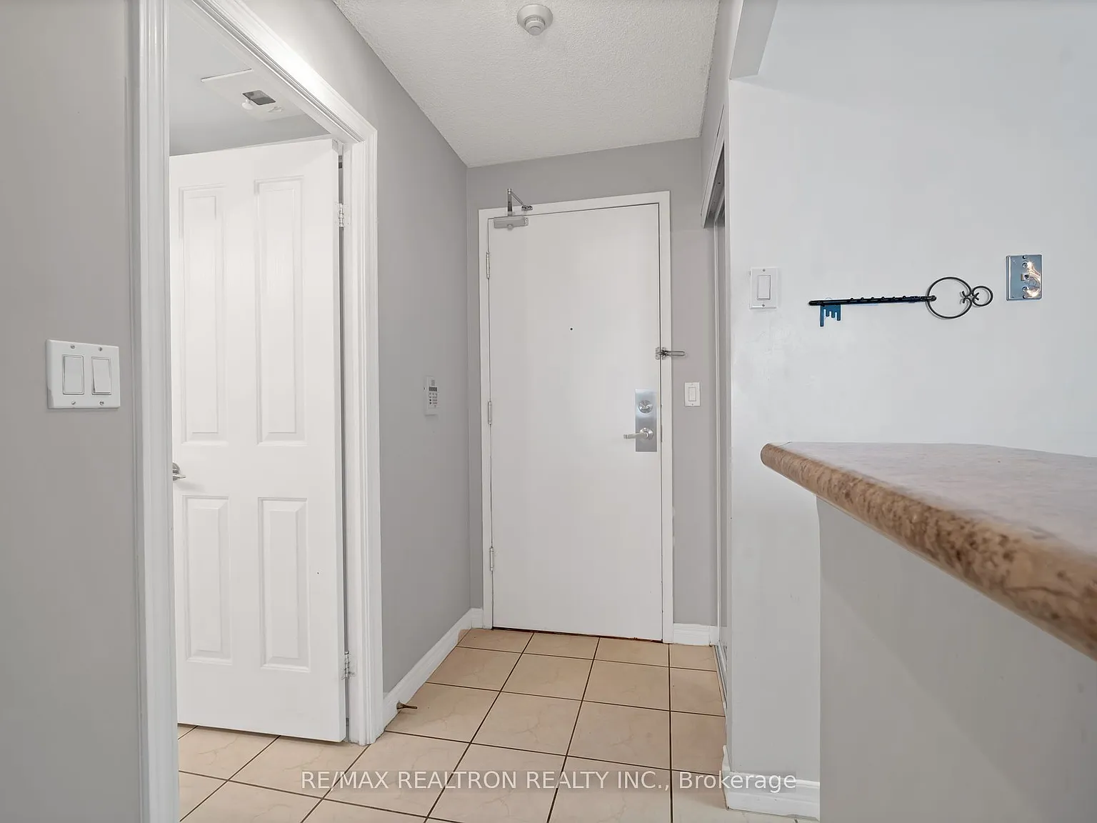 2 bed, $2,700 — Photo 3