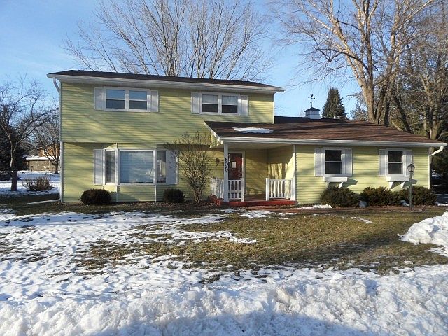 2nd image of 608 Wood Lawn Way