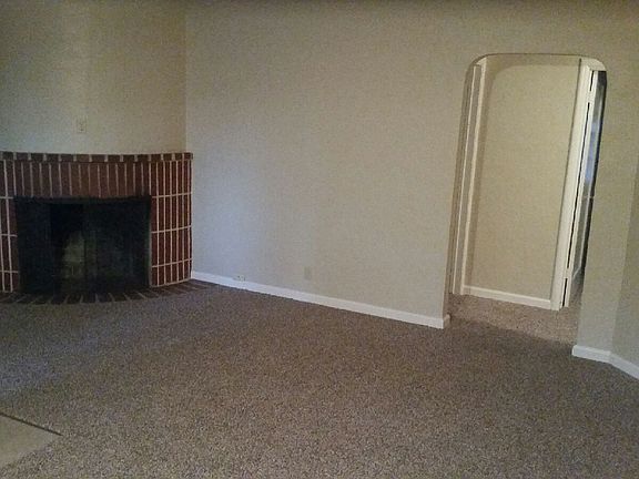 3rd image of 2905 N Franklin Ave
