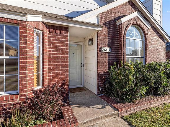3rd image of 2610 Briarcliff Dr