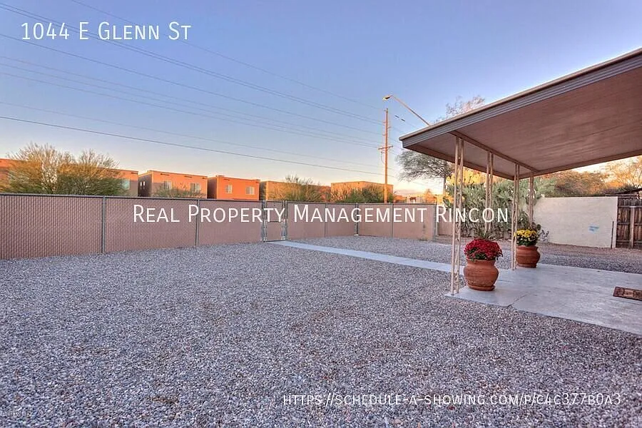 Great 3-Bedroom Close to the UofA! Washer & Dryer Included!! September Rent FREE if move-in by 09... — Photo 4