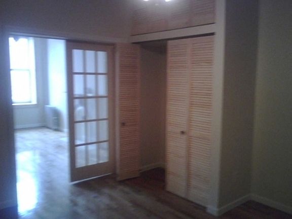 3rd image of 140 Jefferson Ave #4 FAMILY