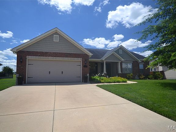 3rd image of 5546 S Woods Manor Dr