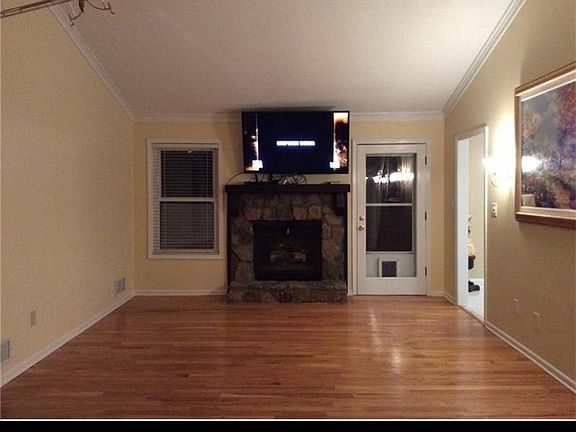 5th image of 4393 Hallbrook Dr