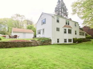 43 Woodridge Cir, West Hartford, CT 06107