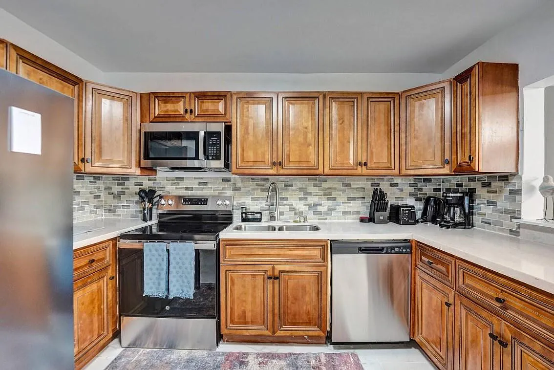 2 bed, 2.0 bath, 1144 sqft, $5,000 — Photo 4
