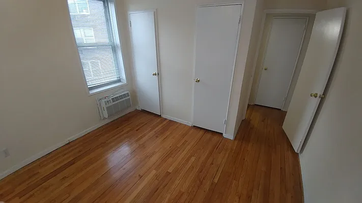 Rented by Metro Garden Realty NYC | media 36
