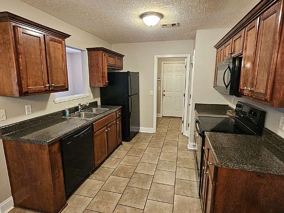 5th image of 206 Woolard Way NE