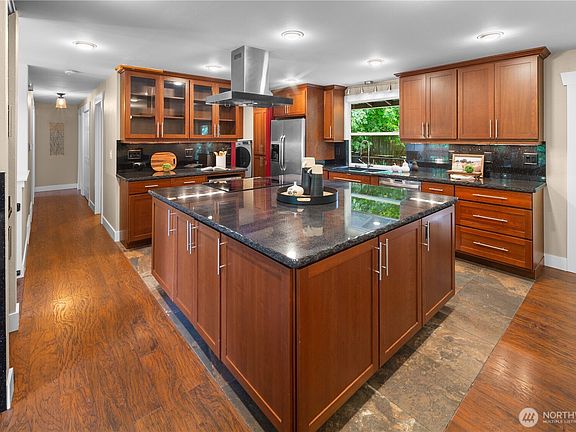 4th image of 3414 58th Avenue NW
