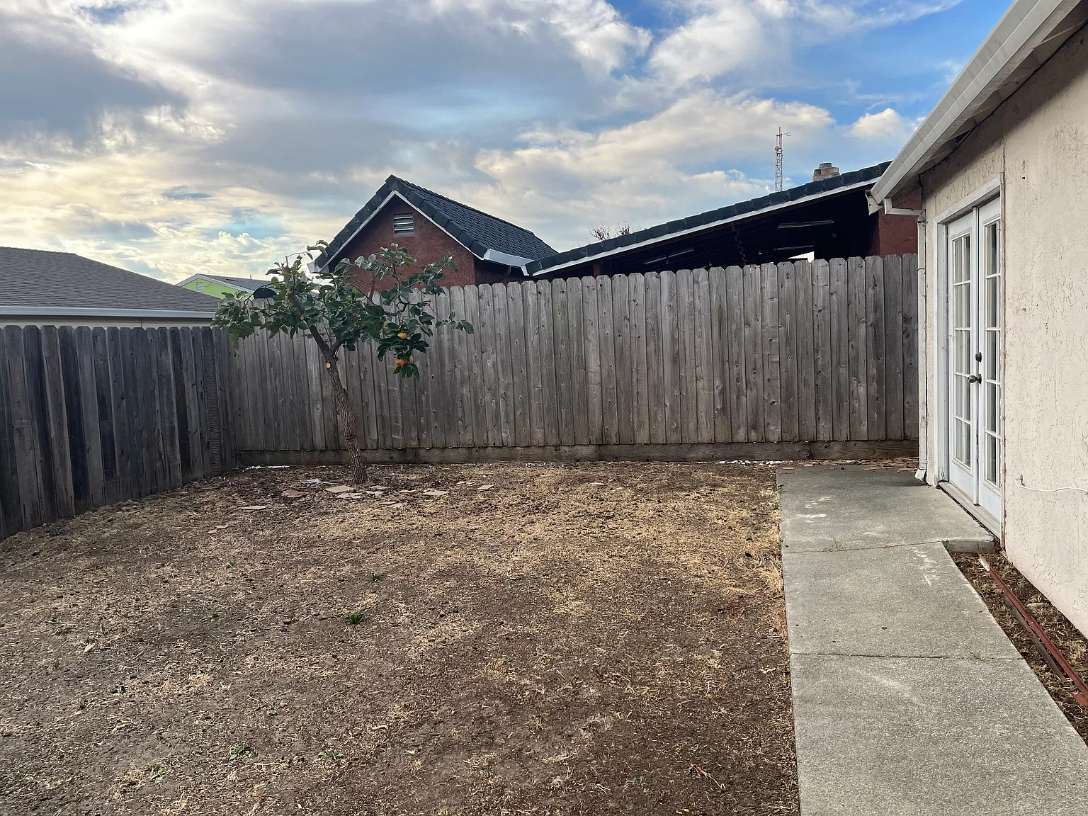 3 bed, 1170 sqft, $2,400 — Photo 1