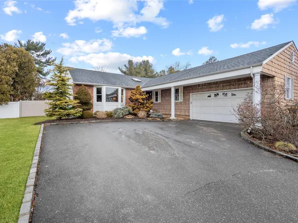 25 Joyce Lane, Woodbury, NY 11797