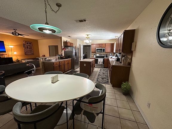 3rd image of 115 Meadowbend Dr