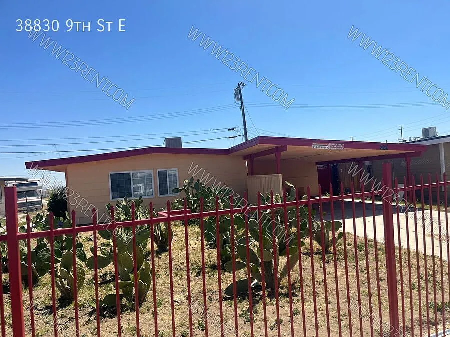 1bd/ 1bth Unit (Duplex Style) East Palmdale Just Upgraded — Photo 3