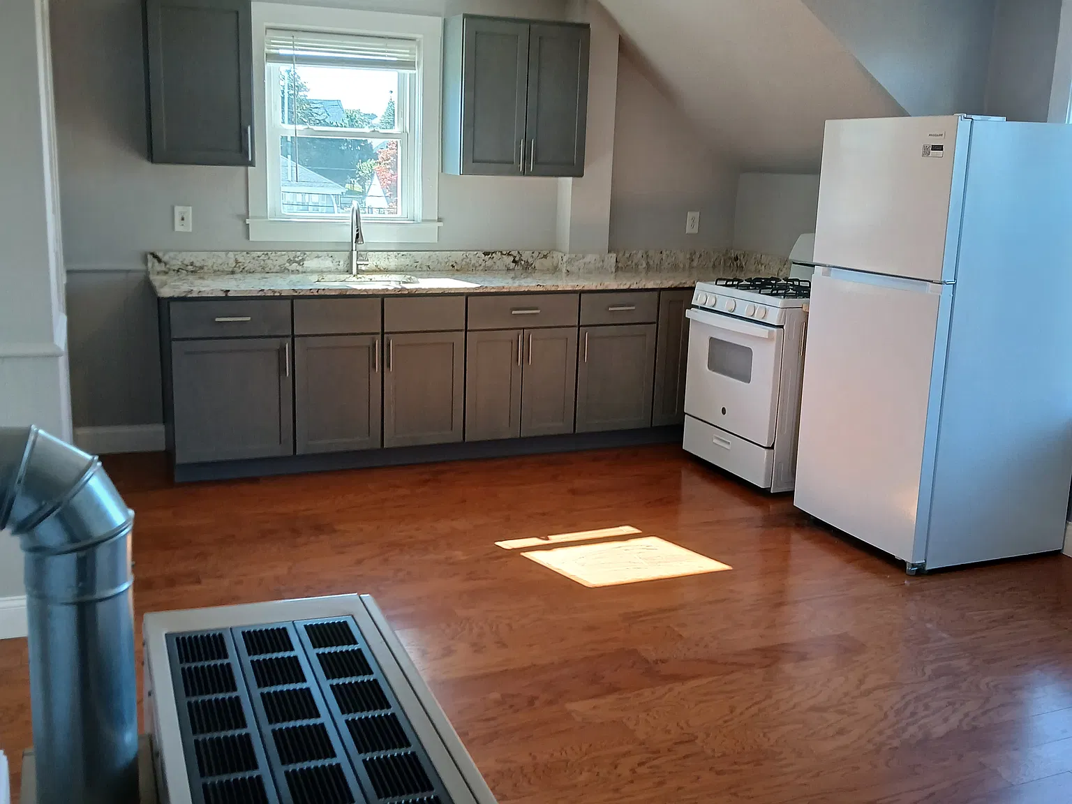 2 bed, $1,250 — Photo 2