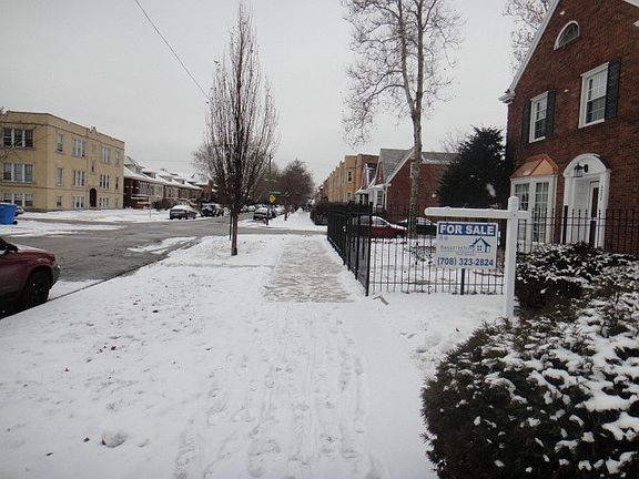 3rd image of 5254 W Drummond Pl