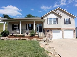 196 Keystone Dr, Fenton, MO 63026