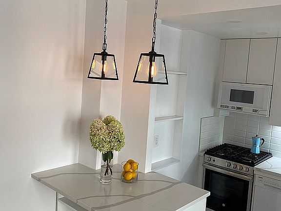 4th image of 157 E 72nd St APT 14J