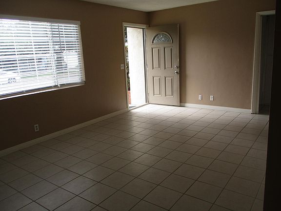 3rd image of 126 W Bonnie Brae Ct