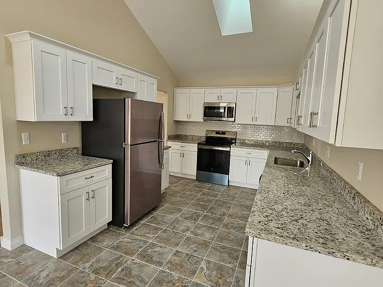 42405 Stanford Way — Photo 5
