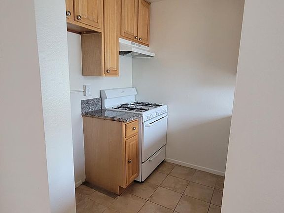 3rd image of 1632 N Formosa Ave