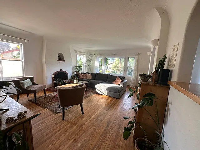2 bed, 1052 sqft, $5,100 — Photo 4