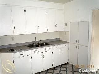 Photo B