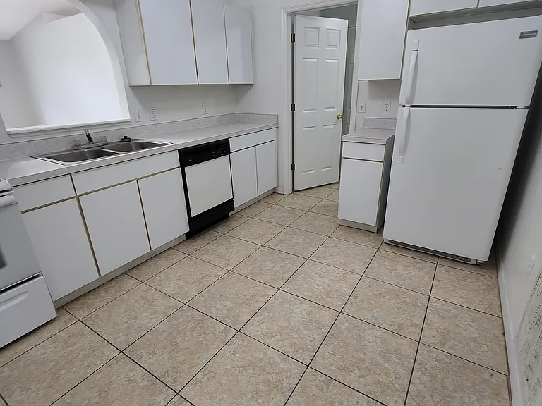 4100 Mendenwood Ln — Photo 5