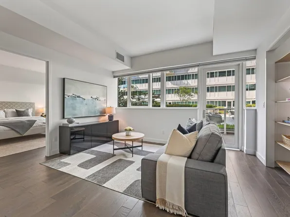 800 Avenue At Port Imperial image 2 of 28