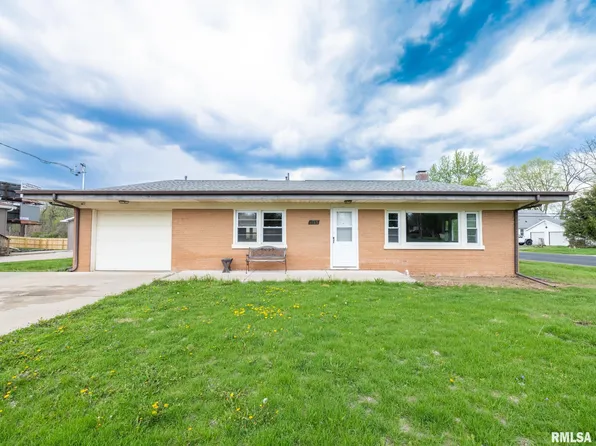 1103 S Schmidt Ave, Peoria, IL 61605