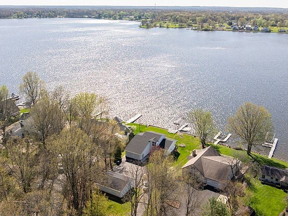 4th image of 1408 NE River Rd
