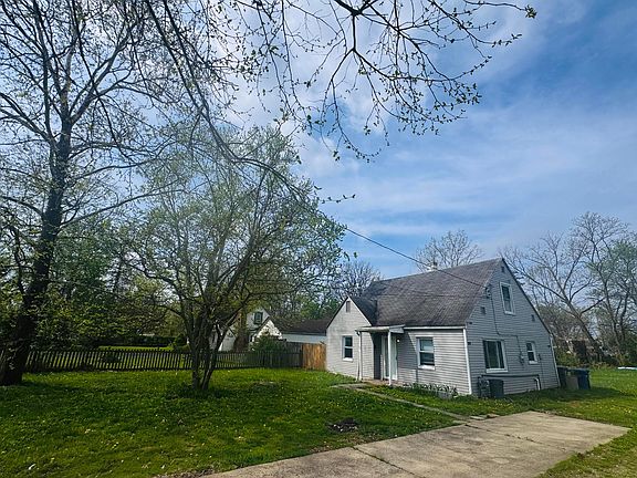 4th image of 1349 Crest Rd