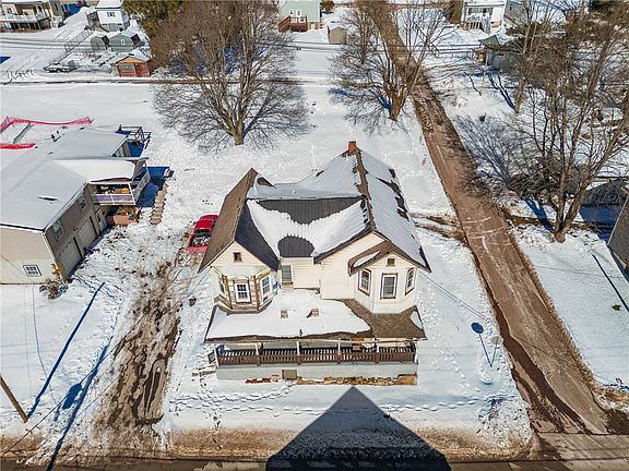 3rd image of 451 Main St