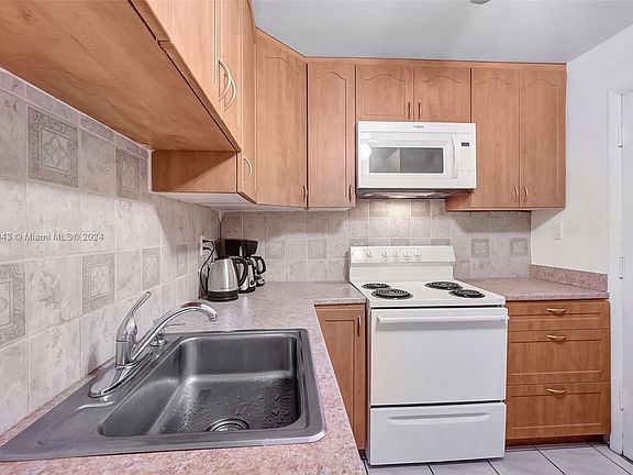 3rd image of 17001 NE 13th Ave APT 103