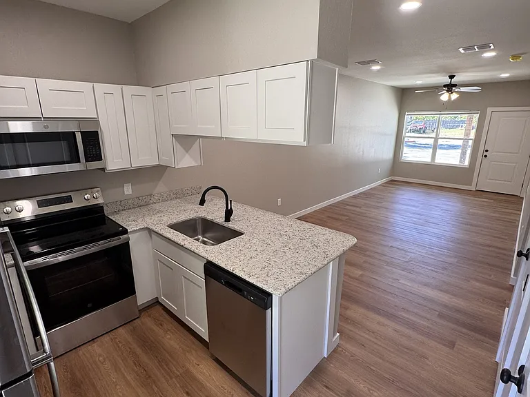 961 N Clinton St #102 — Photo 7