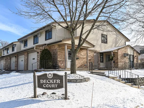 4440 South Greenridge CIRCLE, Greenfield, WI 53220