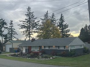 481 NE Ronhaar St, Oak Harbor, WA 98277