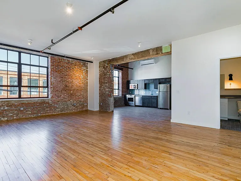 109 S William St — Photo 11